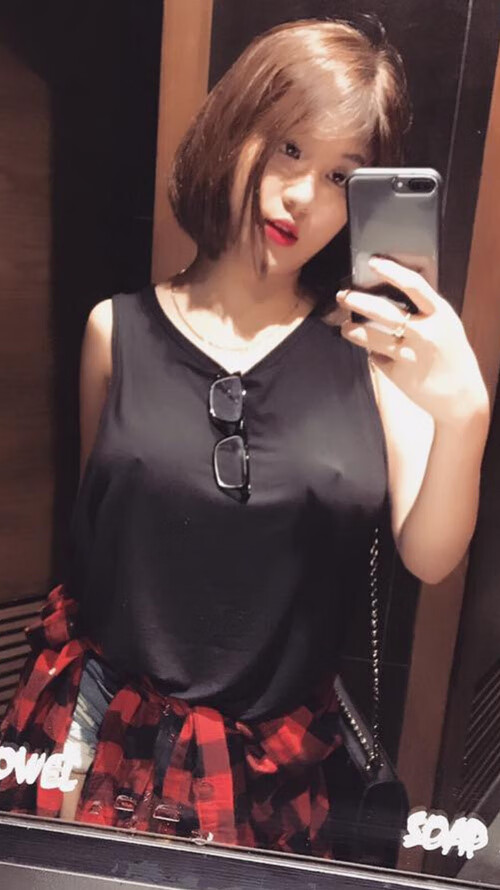 印度女子板球队在决赛中击败斯里兰卡，夺得金牌。，印度板球超级联赛视频